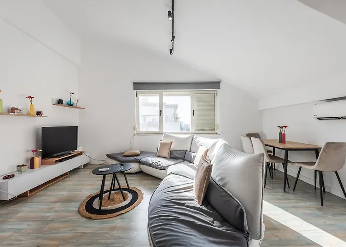 Lucas Lake View Penthouse